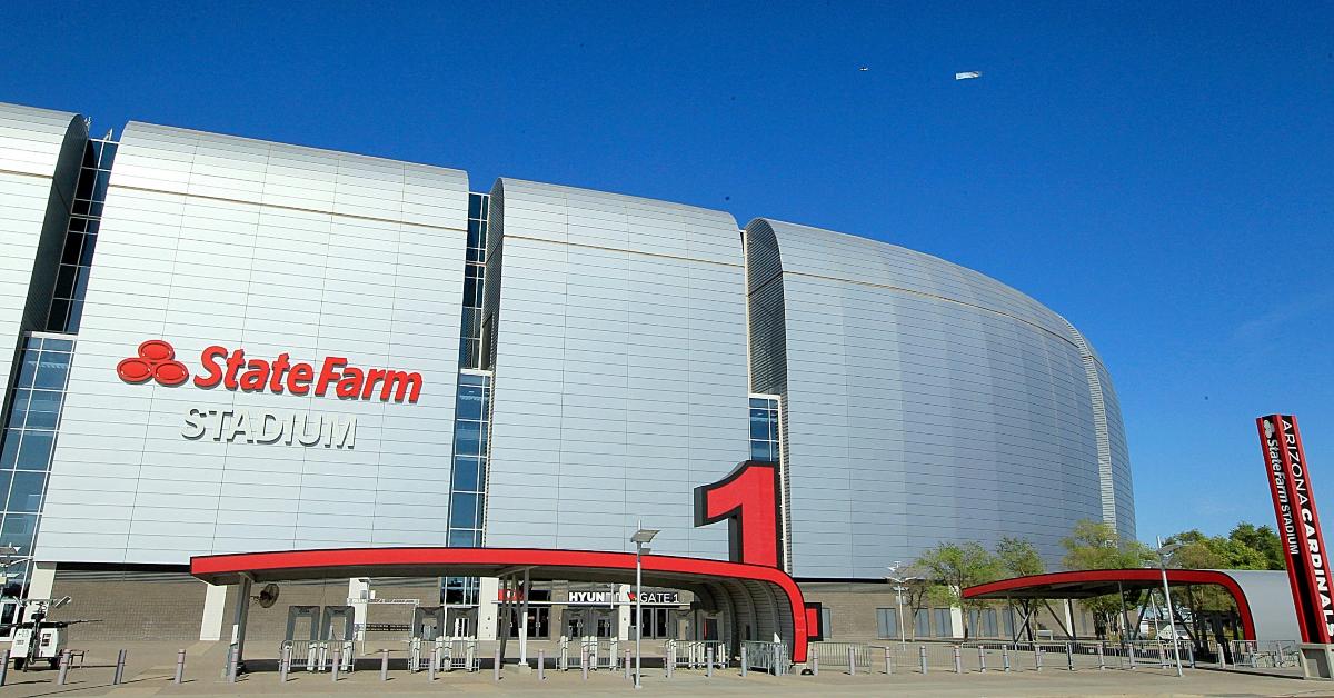 Thousands of workers preparing Miami stadium for Super Bowl