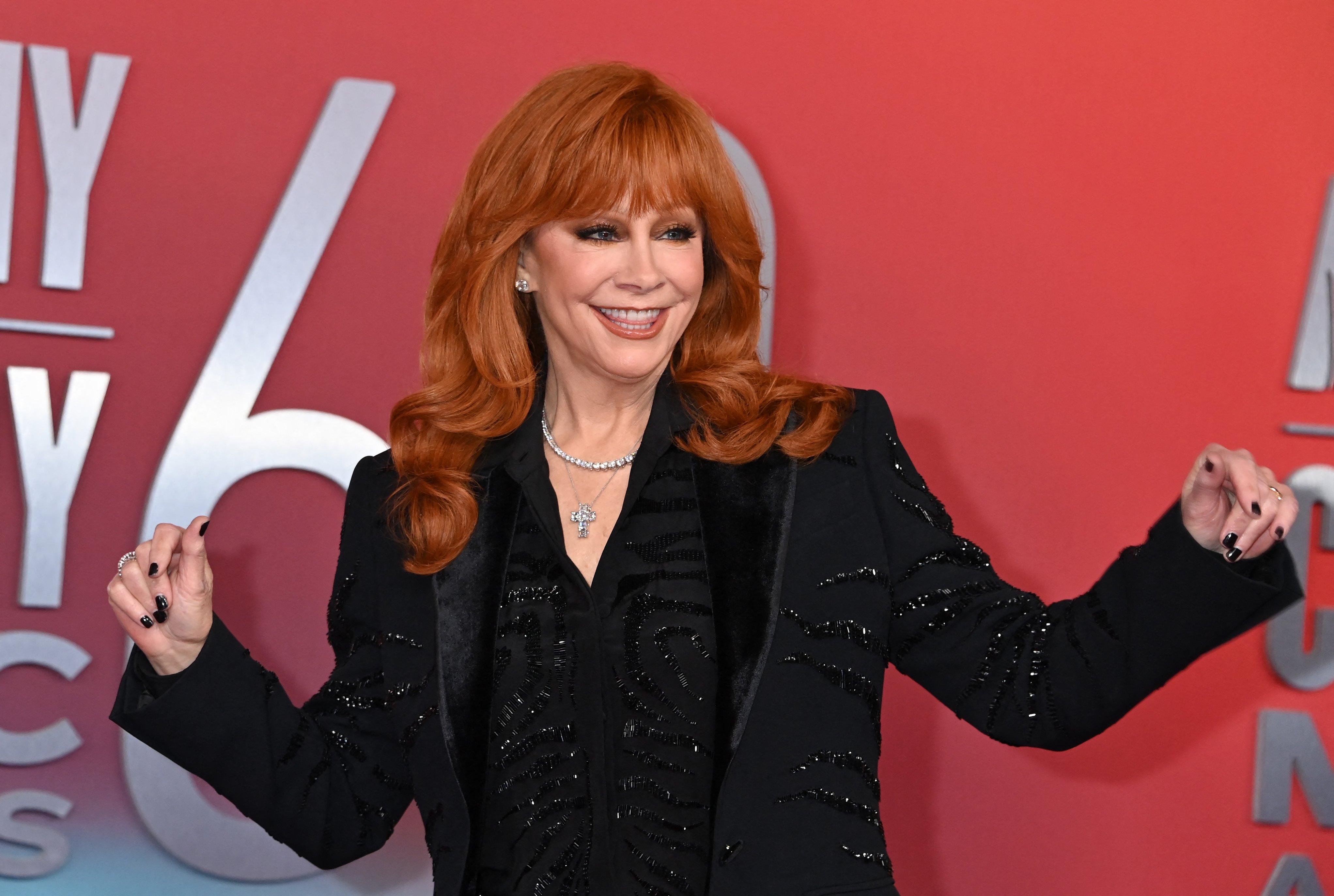 reba-mcentire-red-carpet