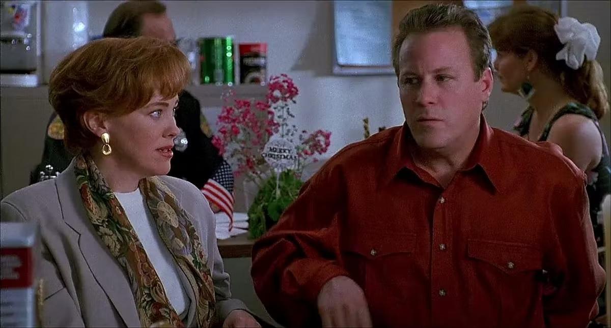 Catherine O'Hara and John Heard in 'Home Alone'