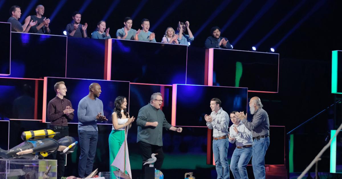 'Domino Masters' Judges Steve Price, Vernon Davis, Danica McKellar, Host Eric Stonestreet and Team Back Breakers