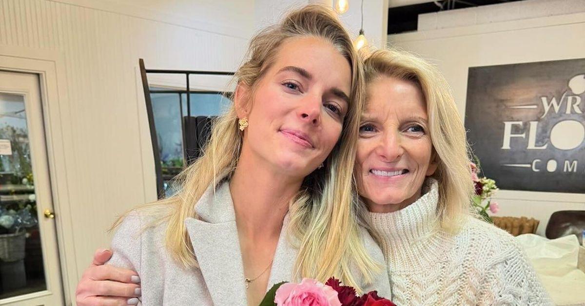 Hannah Neeleman and her mom posing with bouquet of flowers