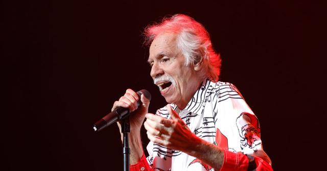 Joe Bonsall on stage singing