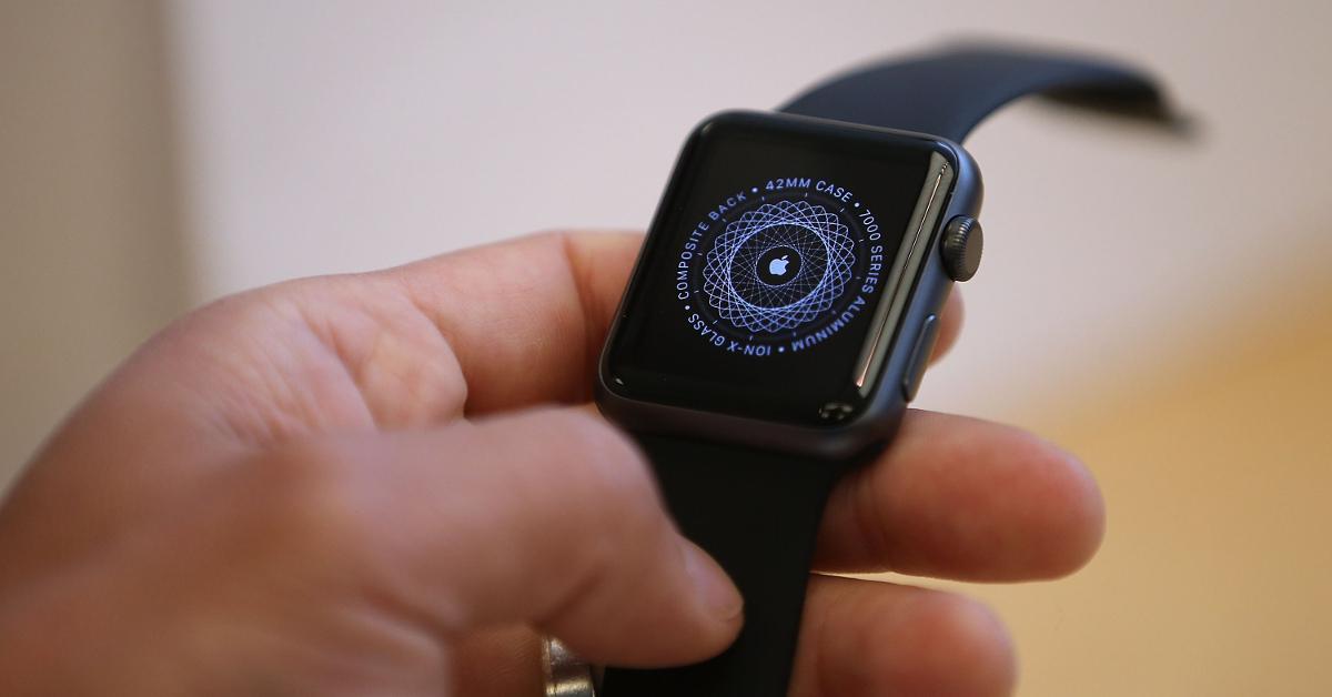 When does apple online watch lock