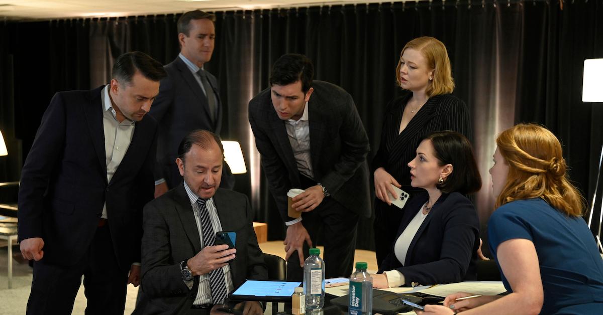 Kieran Culkin, Matthew Macfadyen, Fisher Stevens, Nicholas Braun, Sarah Snook, Dagmara Dominczyk in 'Succession' looking at Matsson's tweet