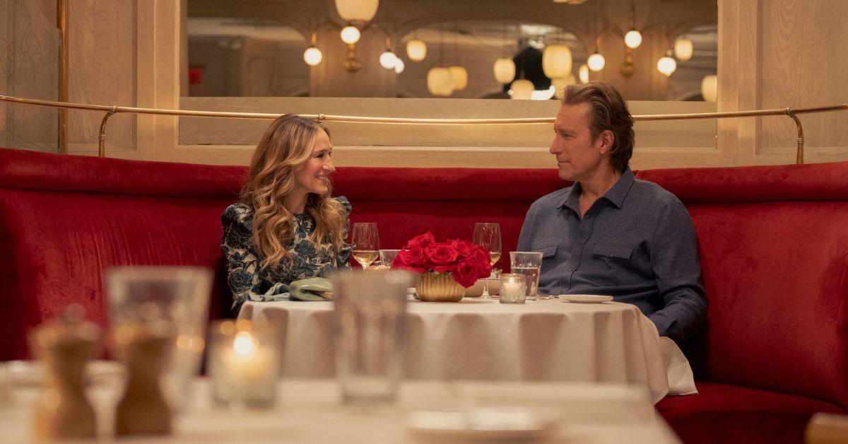 (l-r): Sarah Jessica Parker as Carrie and John Corbett as Aidan