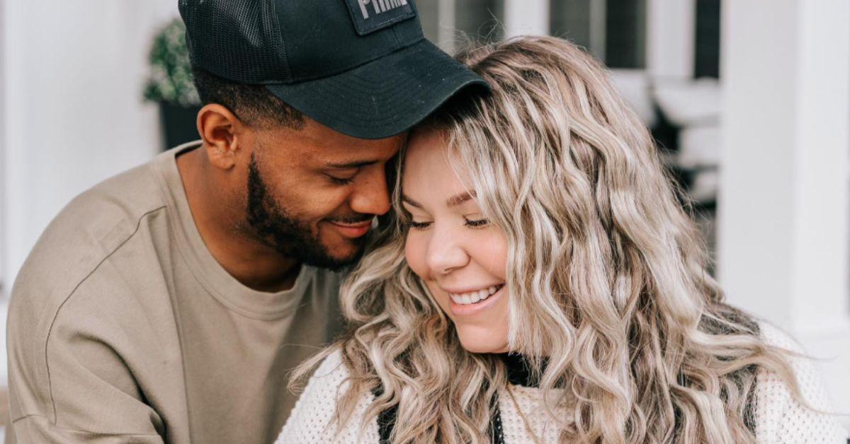 Elijah Scott and Kailyn Lowry pose intimately for a photo