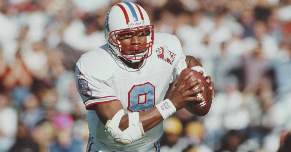 Steve McNair runs the ball during a game against the Pittsburgh Steelers on Nov. 15, 1998