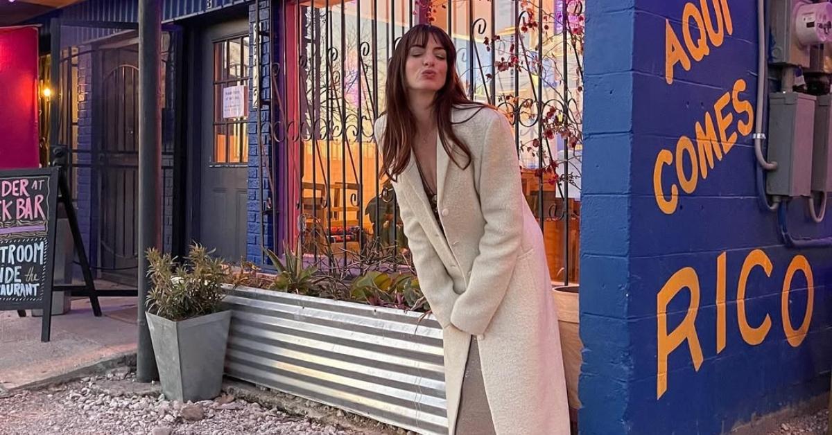 Anne Hathaway poses outside of a bar in Austin.