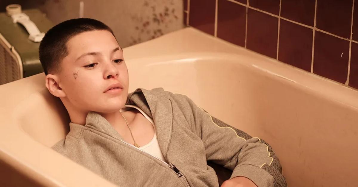 Ashtray hides in a bathtub with a gun in Euphoria.