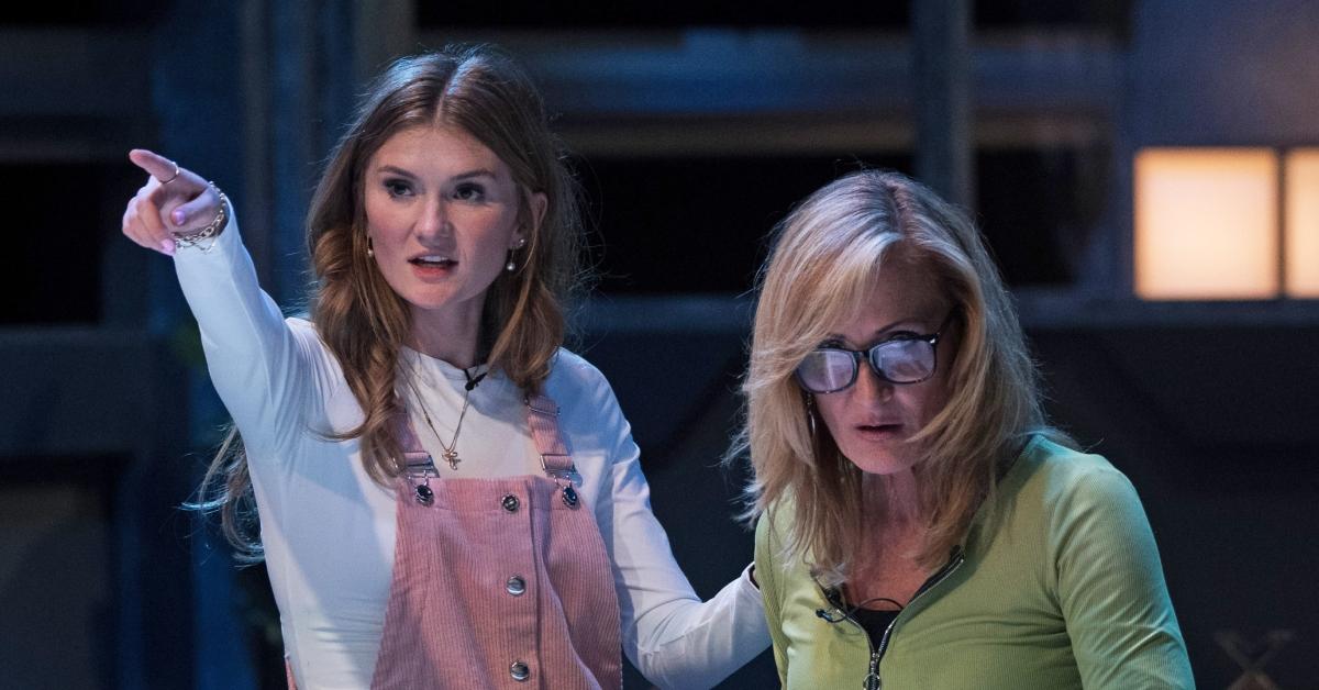 (l-r): A contestant directing another contestant on Season 2 of 'Extracted'