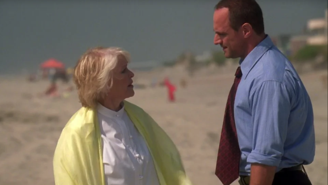 Bernadette and Elliot talking on the beach on 'SVU'. 