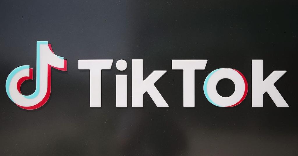 what-does-ate-mean-on-tiktok-slang-term-decoded