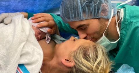 anna-kournikova-pregnant-1581621954228.jpg
