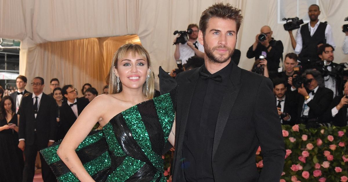 Miley Cyrus en robe verte avec Liam Hemsworth au Met Gala 2019 