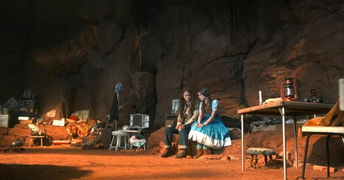 Max and Holly in Max’s hideout in Stranger Things.