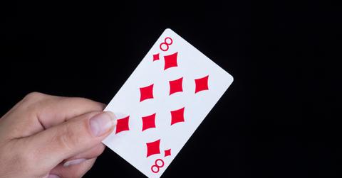 This "Optical Illusion" on the 8 of Diamonds Card Has People Stumped
