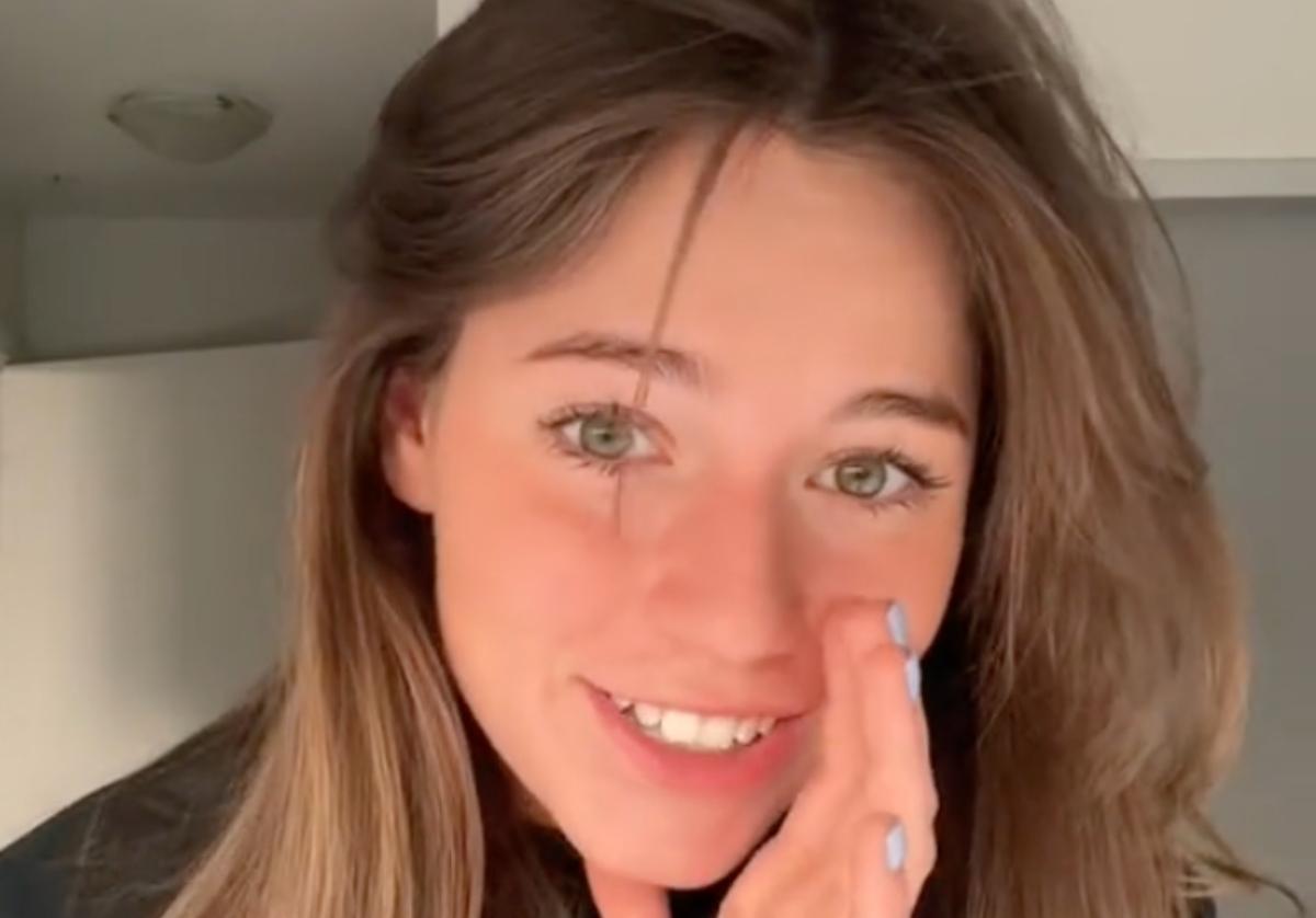 Boyfriend's Phone Connects to Car While Cheating in TikTok Video