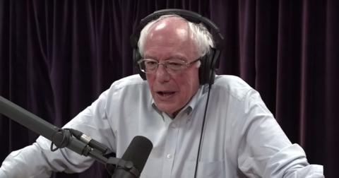 bernie-sanders-aliens-1565273147563.jpg