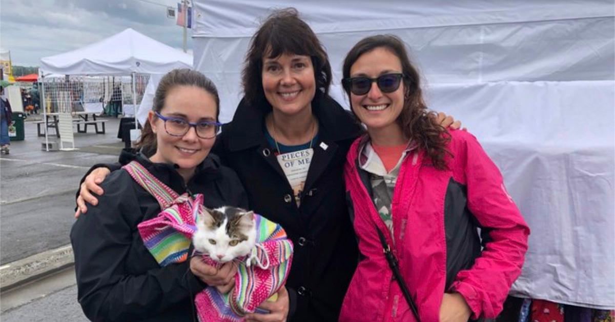 Lizbeth Meredith and her daughters in 2019