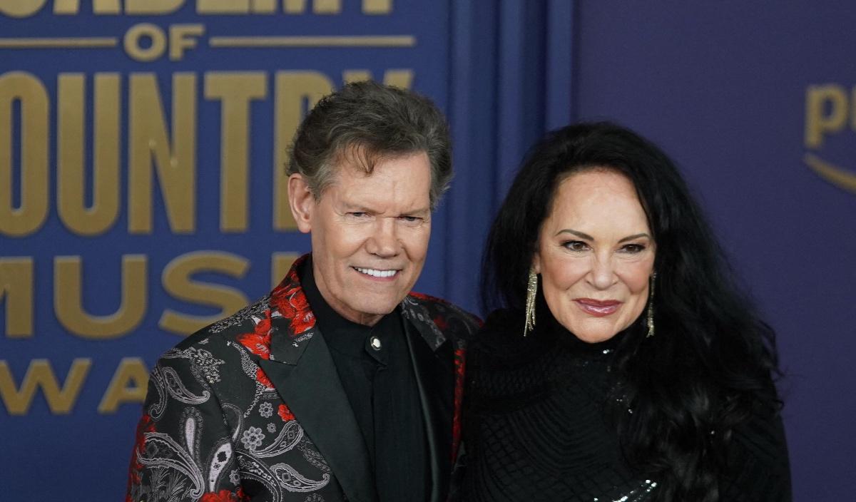 Randy Travis, Mary Travis