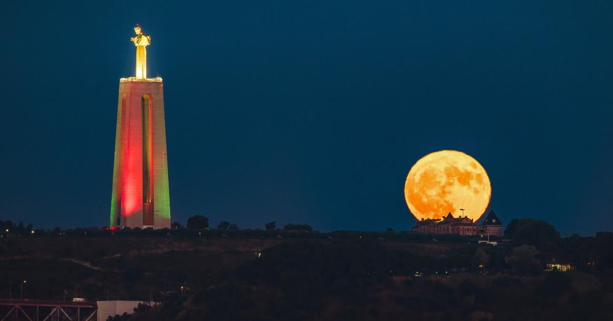 An orange moon in Portugal