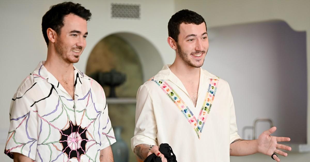 (L-R) Kevin Jonas, Frankie Jonas