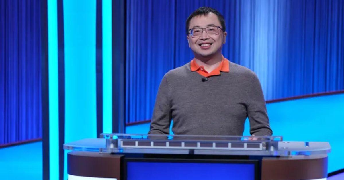 Jamie ding in a gray sweater on 'Jeopardy!' 