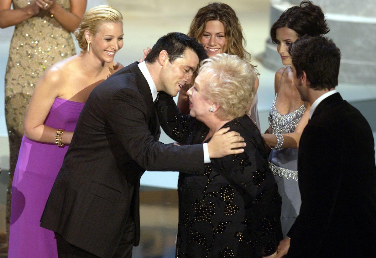 Doris Roberts Accepts Emmy for 'Everybody Loves Raymond' From 'Friends' Cast