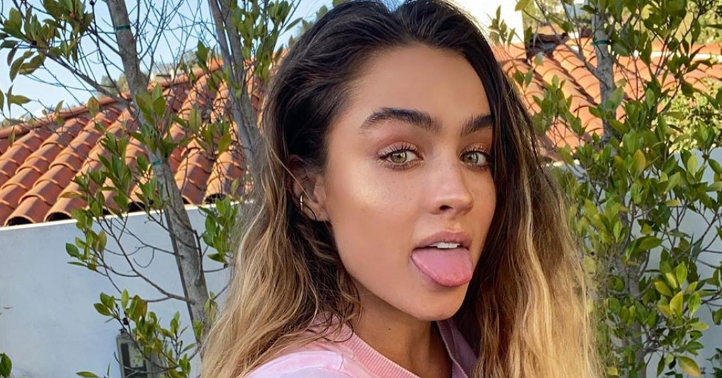 What Happened to Sommer Ray's Arm? No, There's Nothing Wrong With the
