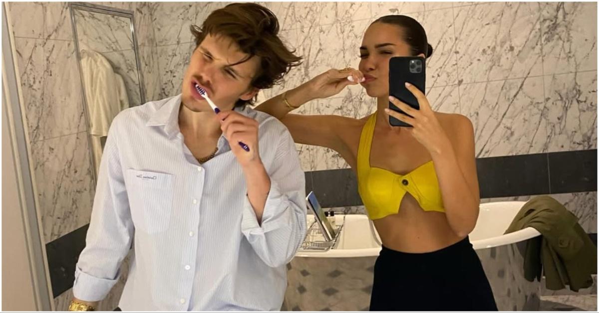 Cruz Beckham and his girlfriend Jackie in a selfie brushing their teeth
