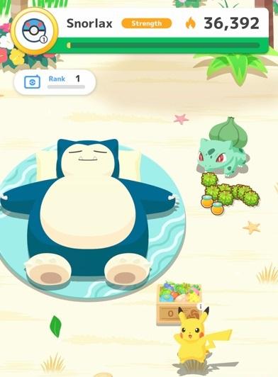 Pokémon bringing berries to Snorlax in Pokémon Sleep.