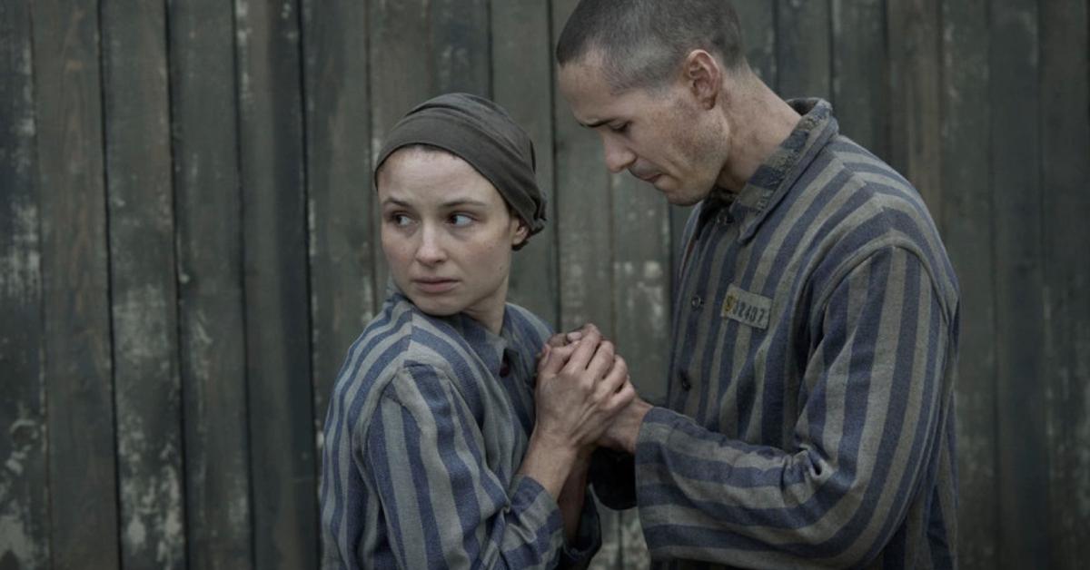 Anna Próchniak and Jonah Hauer-King in 'The Tattooist of Auschwitz' 