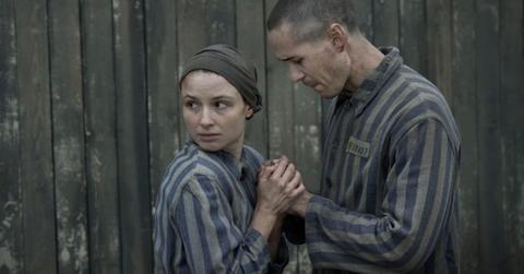Anna Próchniak and Jonah Hauer-King in 'The Tattooist of Auschwitz'