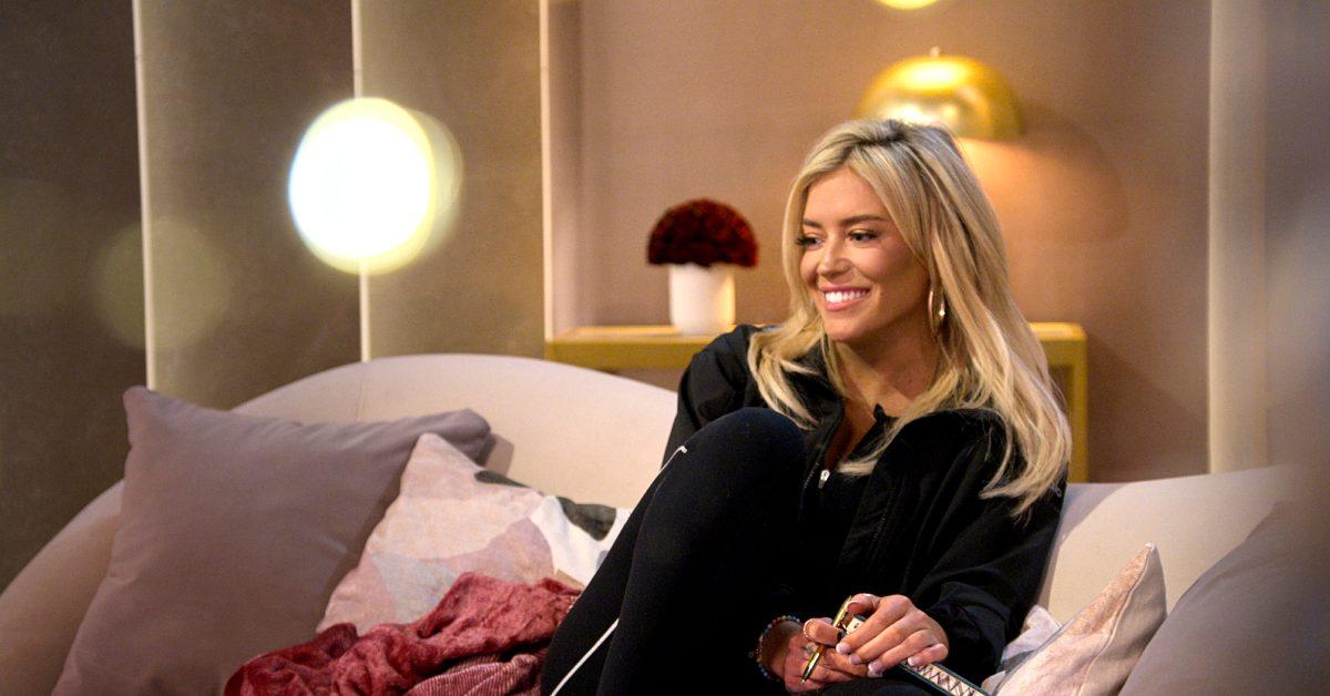 Kacie sitting in the pod on Season 9 of 'Love Is Blind'.