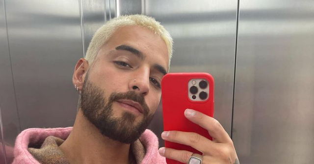 Maluma takes a selfie in the mirror