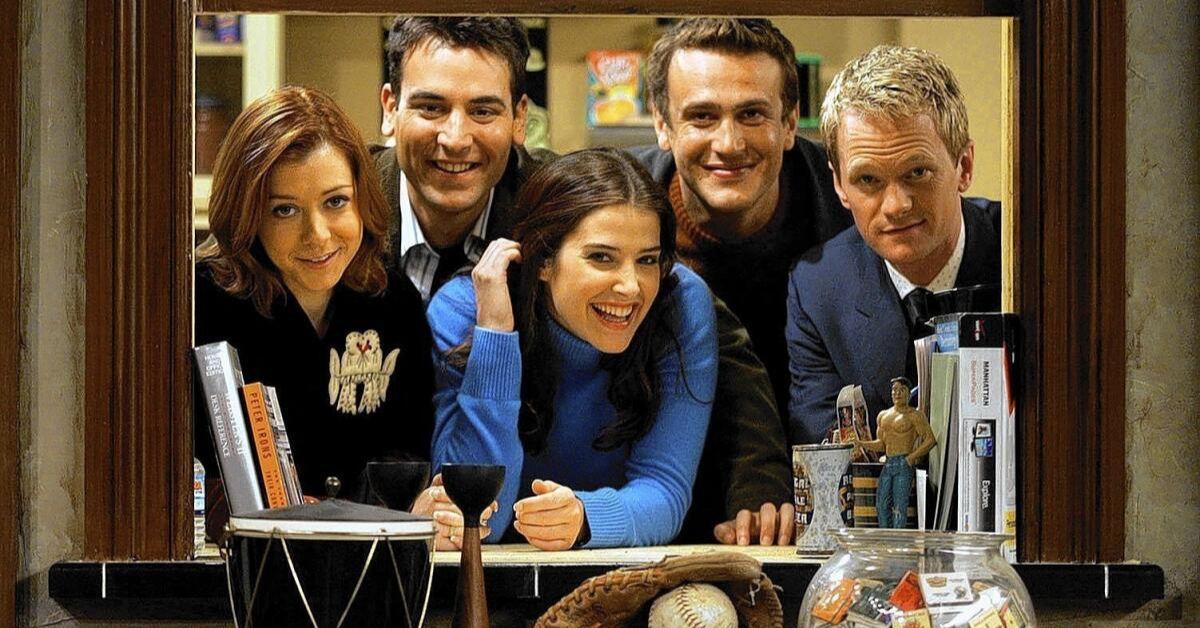 The cast of 'How I Met Your Mother' peering through a window together