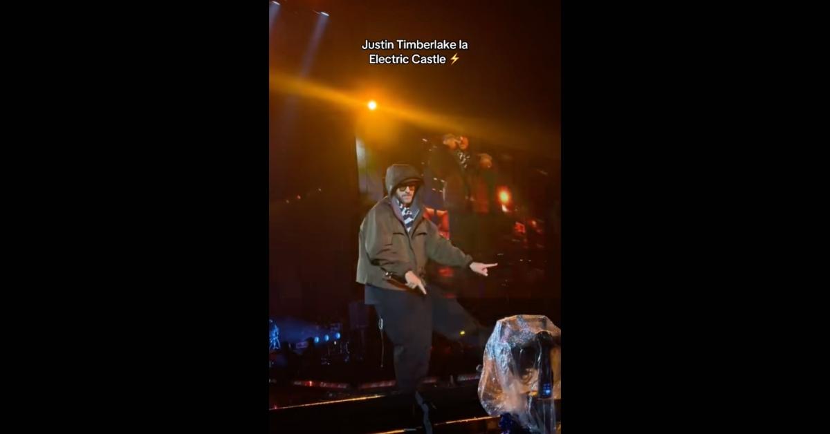 Fan captures Justin Timberlake not singing at a concert.