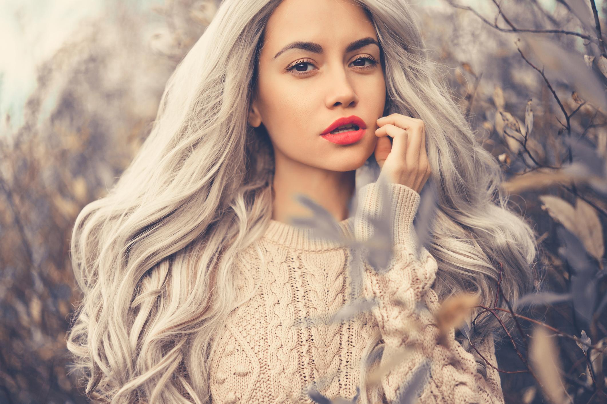 3-dress-code-gray-hair-1569858290661.jpg