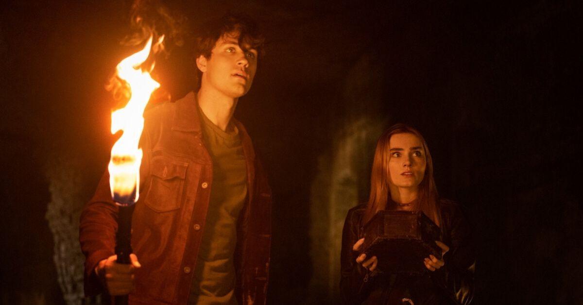 (L-R) John Winchester (Drake Roger) and Mary Campbell (Meg Donnelly) 