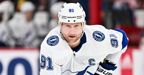 Steven stamkos playing hockey