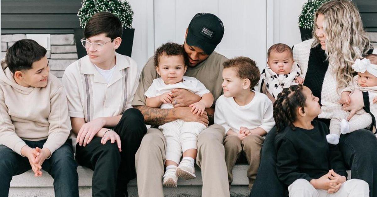 Isaac, Lincoln, Isaiah (holding Rio), Creed, Lux, and Kailyn (holding Verse and Valley) pose for a family photo