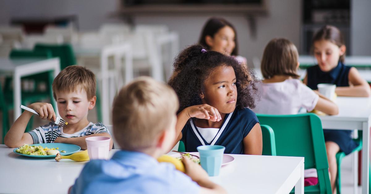 stock image of kids eating in school lunchroom