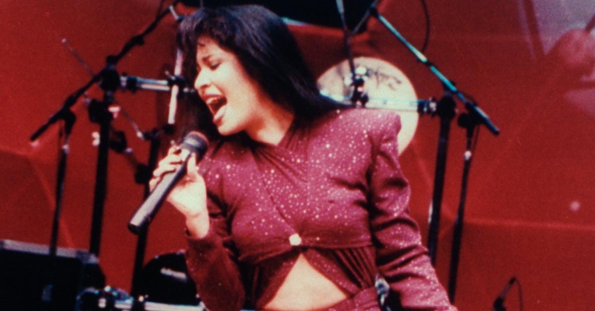 Selena Quintanilla performing