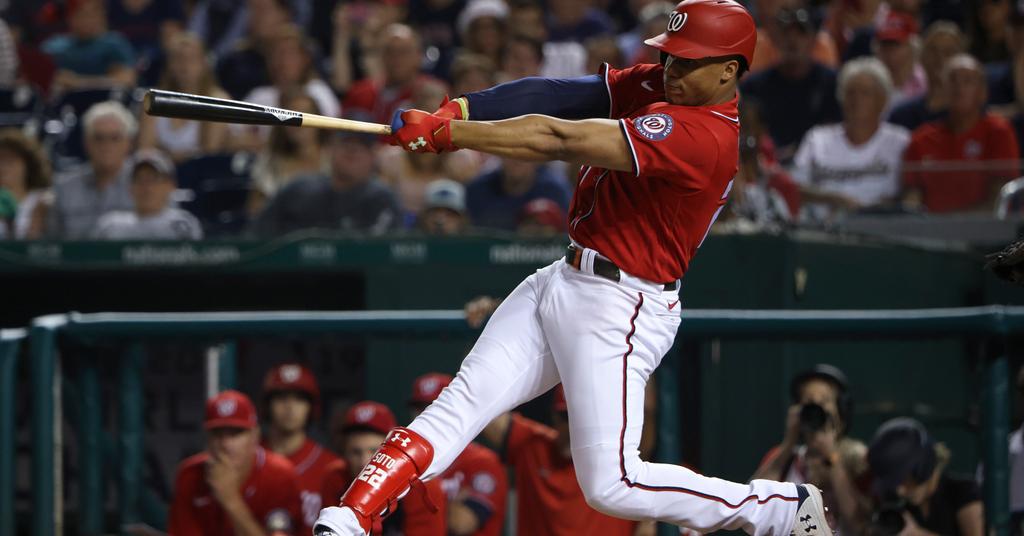 Why Do Baseball Players Wear Mitts? What Is a Sliding Mitt?