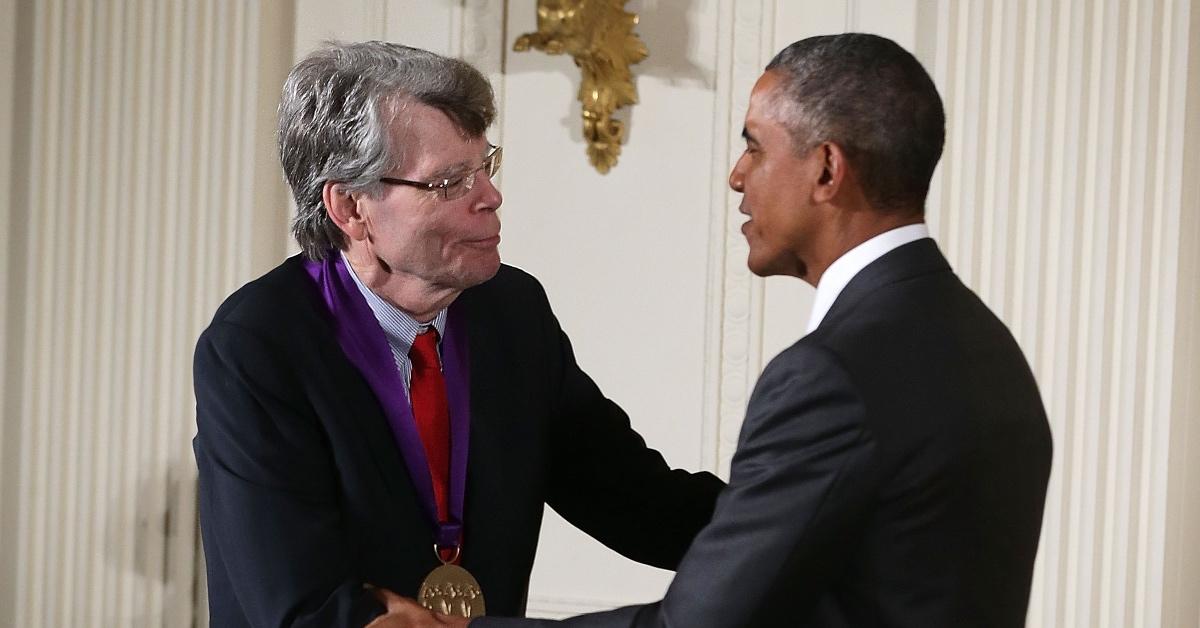 Stephen King accepts the National Medal of Arts and Humanities from President Obama.