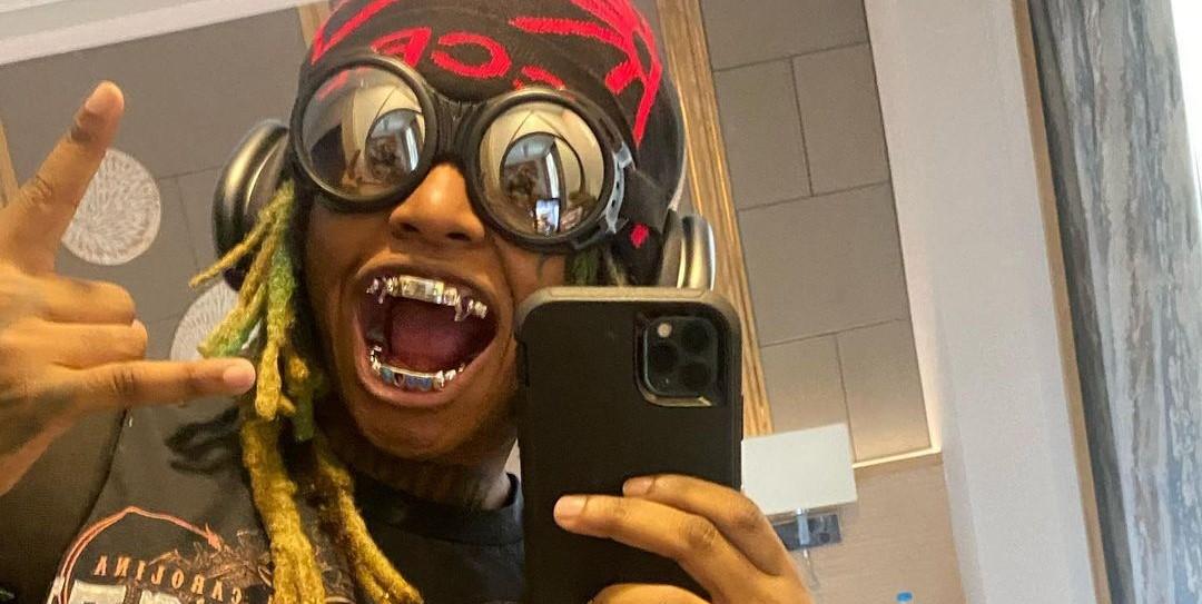 Zillakami doing a mirror selfie