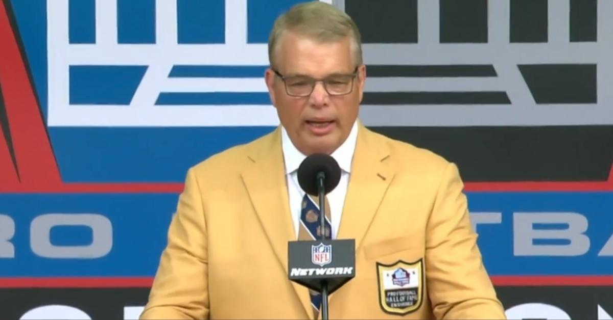 Joe Klecko's gives a speech at the 2023 Football Hall of Fame ceremony. 
