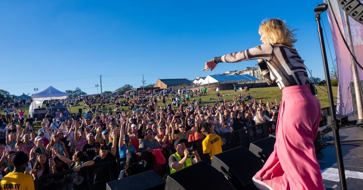 Natasha Bedingfield singing to fans at Every Woman's Marathon