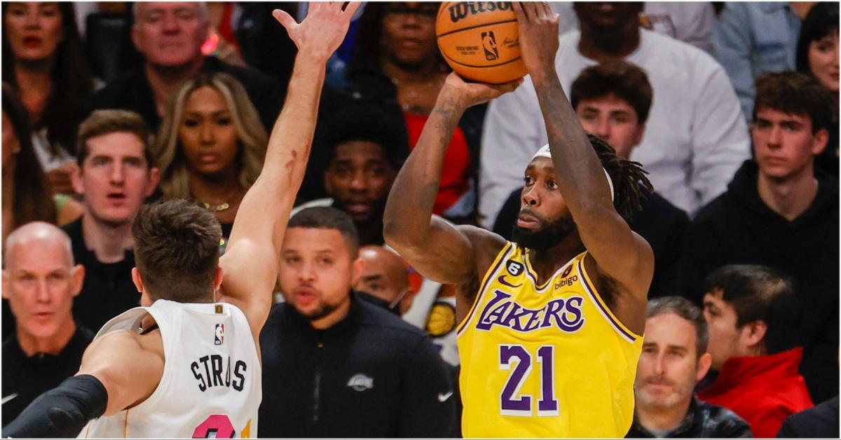 Patrick Beverley shooting a shot