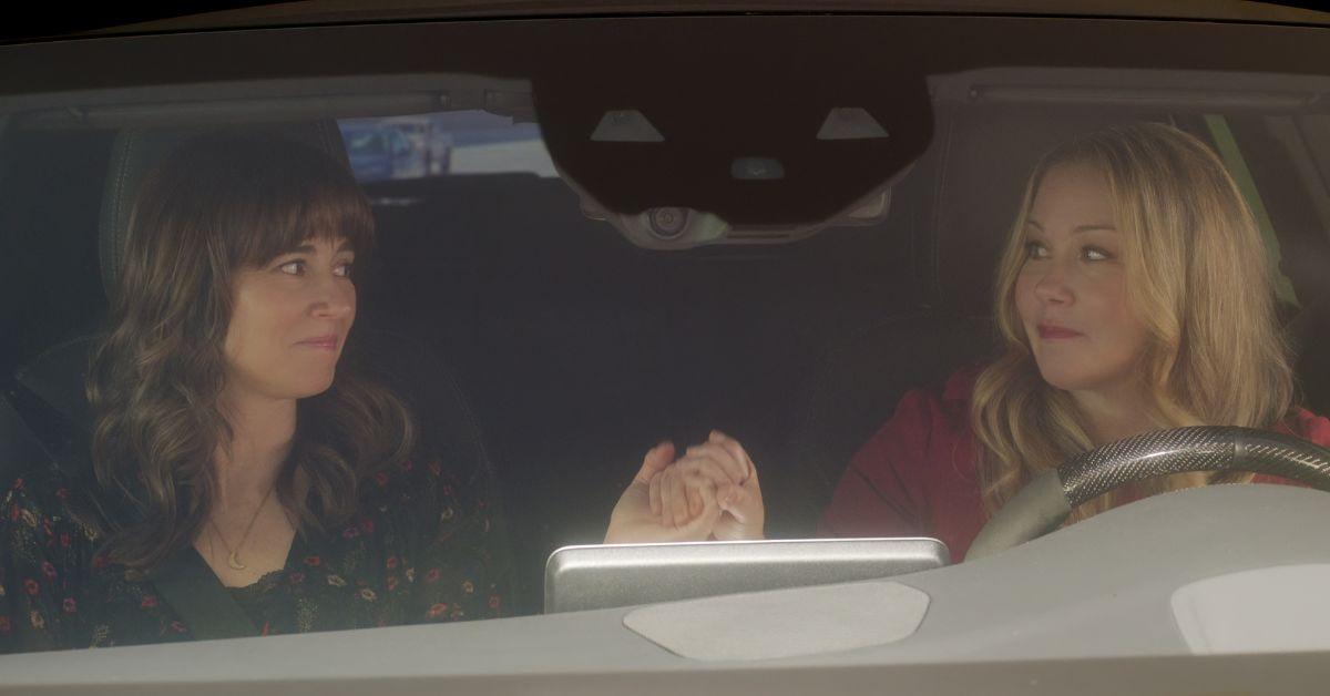 (l-r): Linda Cardellini as Judy Hale and Christina Applegate as Jen Harding filming Season 3 of 'Dead to Me'